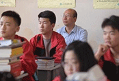 40歲研究生學歷校長第九次參加高考，彰顯教育精神，校服定做企業助力教育之美