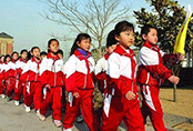 溫州市一小學家長們說被強制購買“校服定制”，兩套校服費用385元？