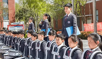 中美日“校服定制”大比拼！