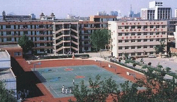 “校服定制”著裝，到底對校園文化建設起著什么作用呢？