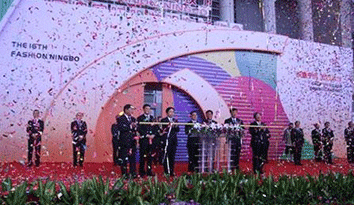 2019中國流花國際服裝節暨廣東時裝周（秋季）新聞發布會在廣州市盛大開幕，帶領校服定制行業走向未來