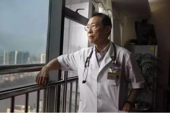 哈馬校服定制廠家認為：中國學生都應(yīng)該記住他的名字，鐘南山！