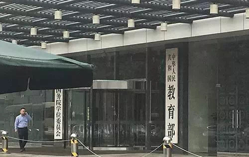 哈馬定制校服廠家認為新冠疫情背后，學校教育的新生態(tài)正在快速到來