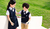 幼兒園，為什么要選擇專業(yè)的幼兒園校服廠家呢?
