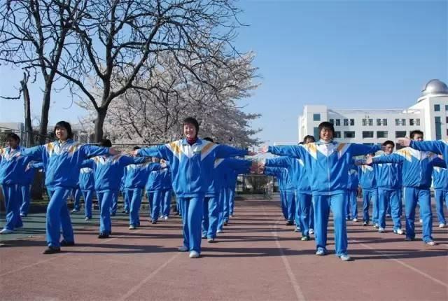 小學(xué)校服