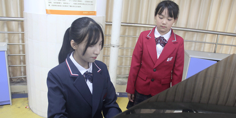 貴族學校校服訂做