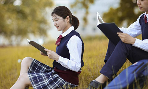 校服生產(chǎn)廠家，校服定制