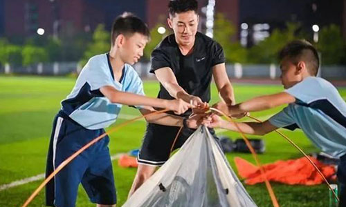 校服生產(chǎn)廠家，校服定制