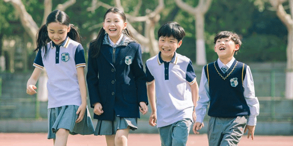 校服生產(chǎn)廠家，小學校服定制