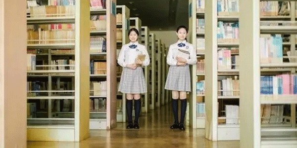 校服生產廠家，定制校服