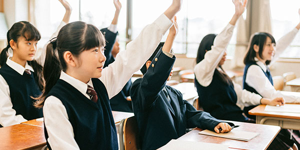 校服生產廠家，校服定制