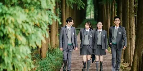 校服生產(chǎn)企業(yè)，校服定做